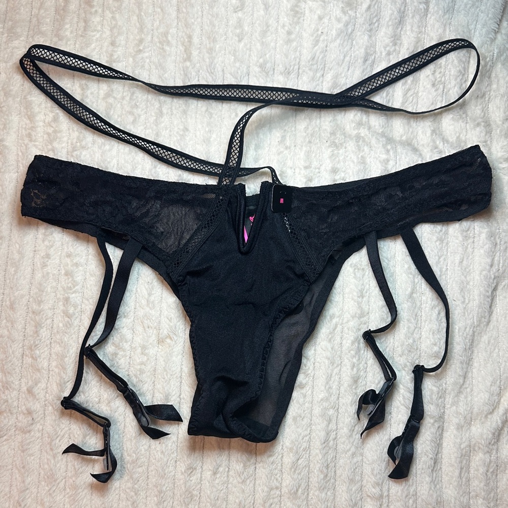 Black cheeky panty and garter